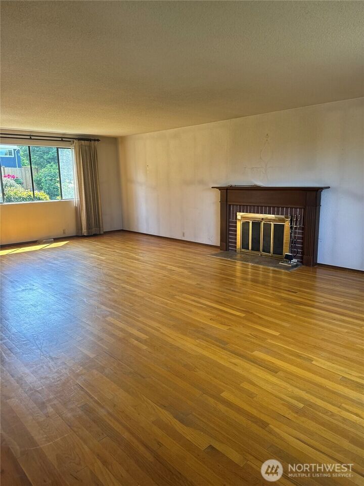 Property Photo: 4464 122nd Avenue SE WA 98006