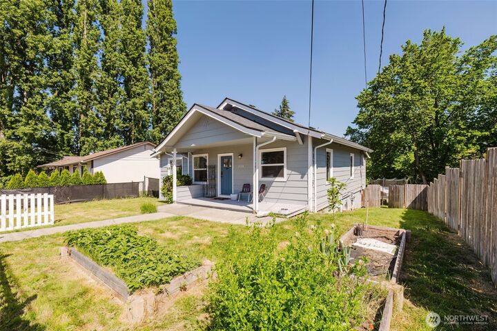 Property Photo:  918  Ellinor Avenue  WA 98584 