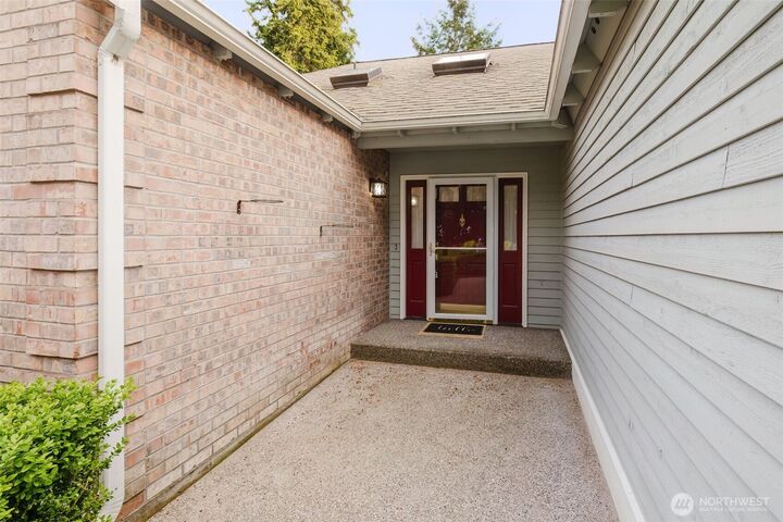 Property Photo: 2031 NE Marina Vista Court WA 98370