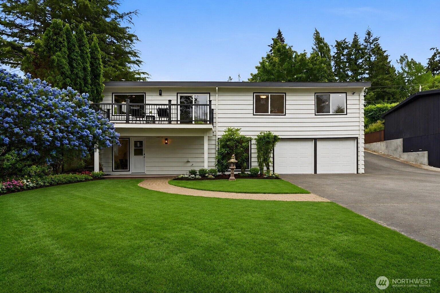Property Photo:  325  105th Ave  SE  WA 98004 
