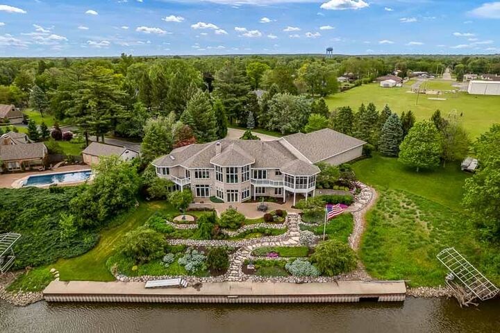 Property Photo: 111 Sycamore Lane IL 61115