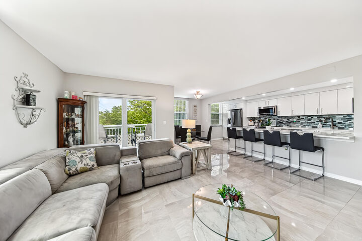 Property Photo:  6000 NE 22nd Way 3A  FL 33308 