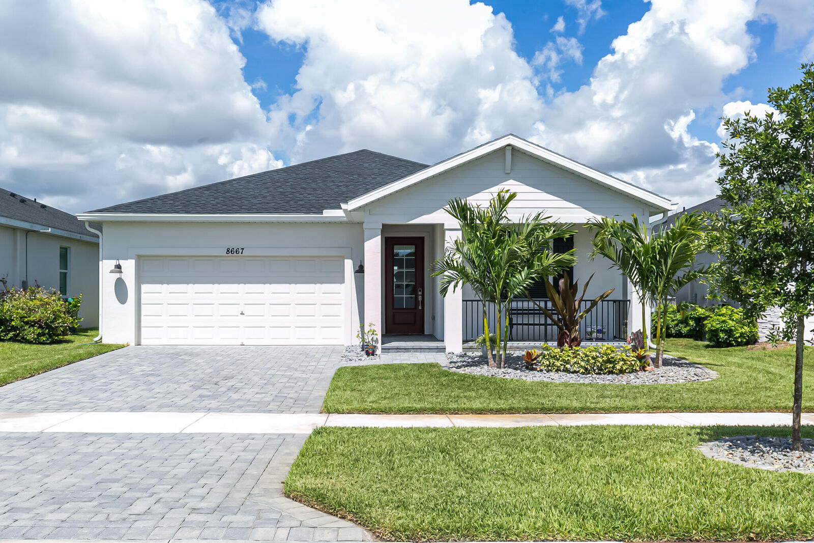 Property Photo:  8667 Dahlia Circle  FL 34986 