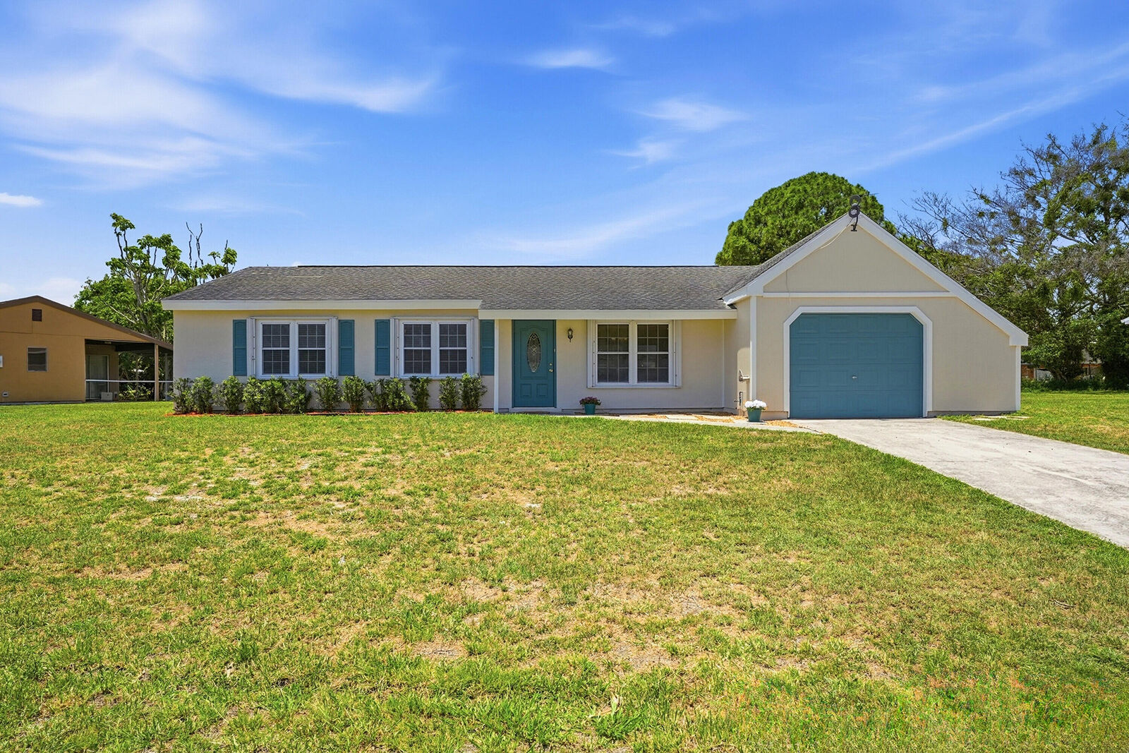 Property Photo: 450 SW Kentwood Road FL 34953