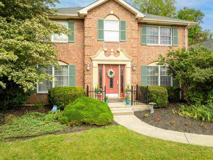 Property Photo:  915 Canterbury Trail  IN 47374 