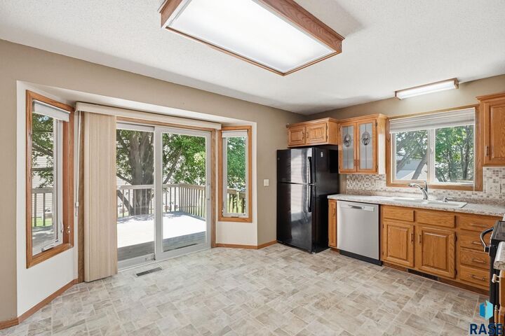 Property Photo: 4901 S Shamrock Cir SD 57106
