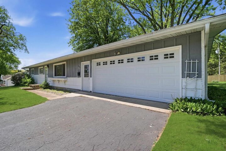Property Photo: 406 Hamburg Street WI 54971