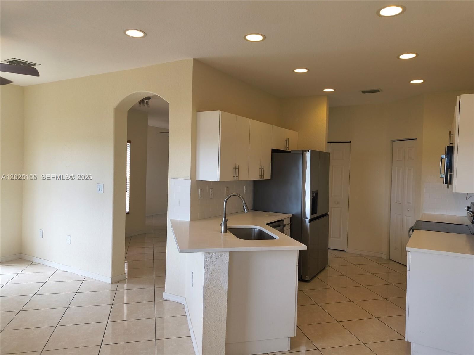 Property Photo:  1645 SE 20th Rd 1645  FL 33035 