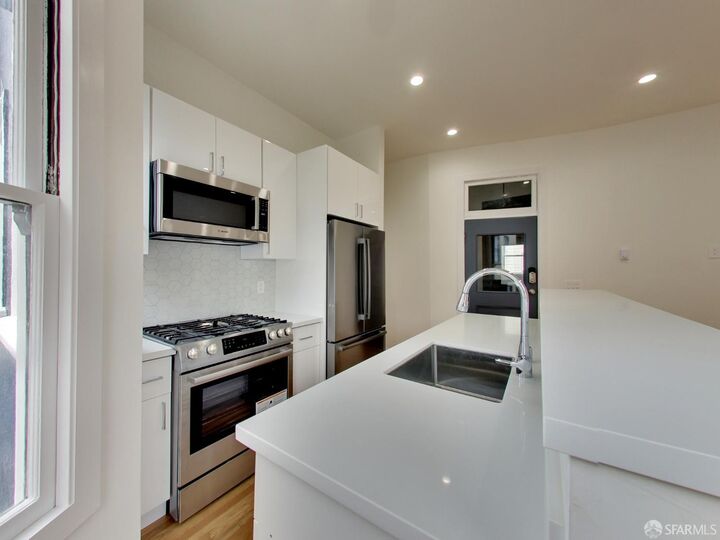 Property Photo:  840 Greenwich Street  CA 94133 