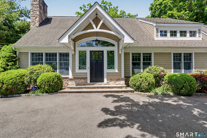 Property Photo:  186 Compo Road South  CT 06880 
