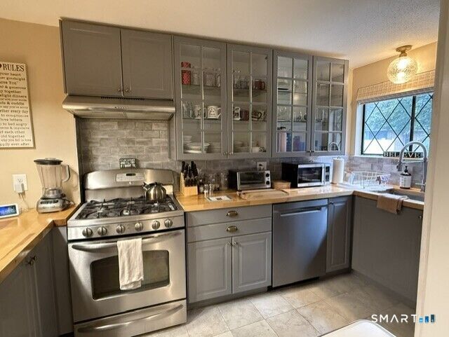 Property Photo:  253 West Street 3  CT 06489 