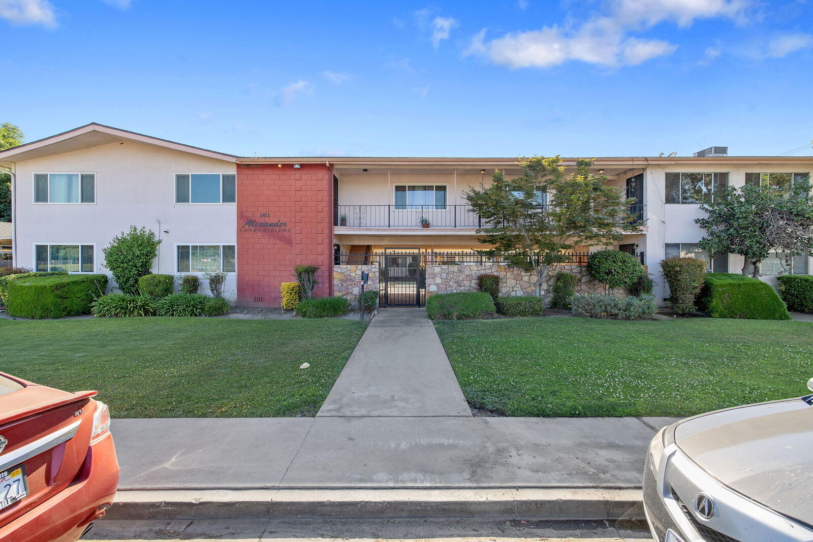 Property Photo: 1411 S Divisadero Street CA 93277