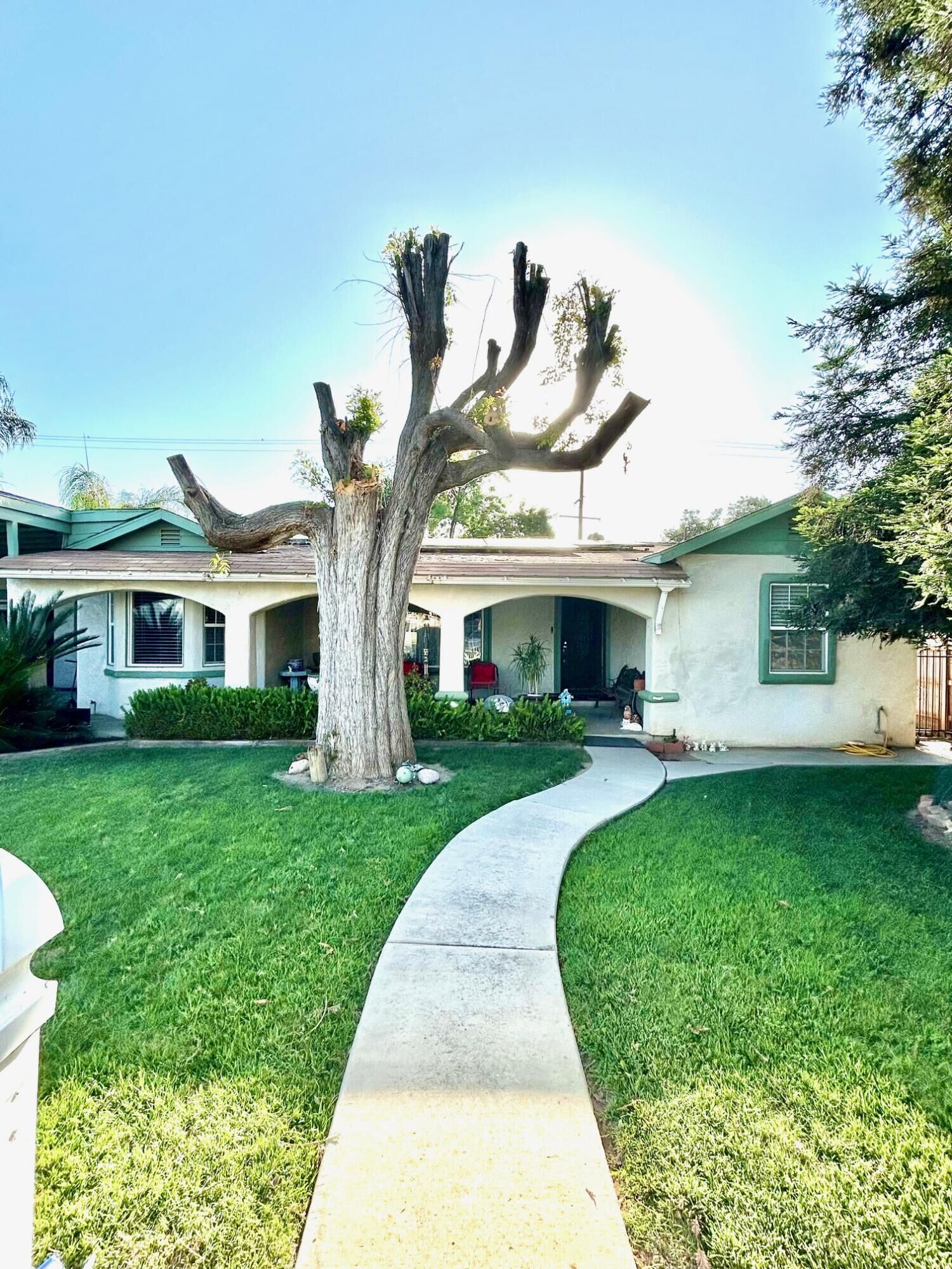 Property Photo: 417 S Valencia Boulevard CA 93286