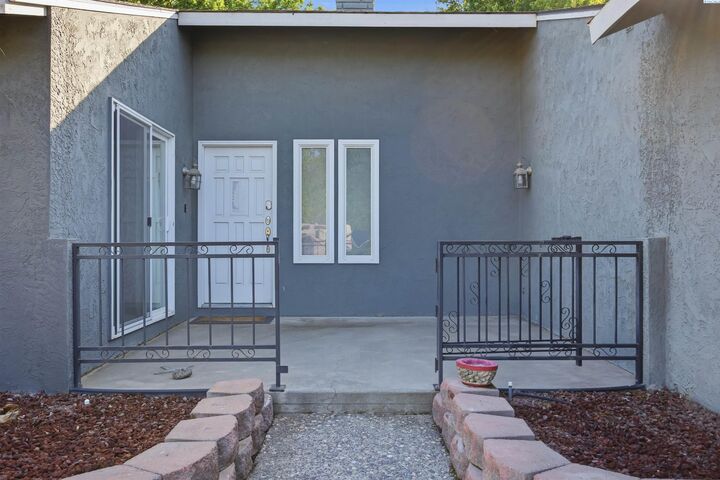 Property Photo:  2508 S Edison Pl  WA 99338 