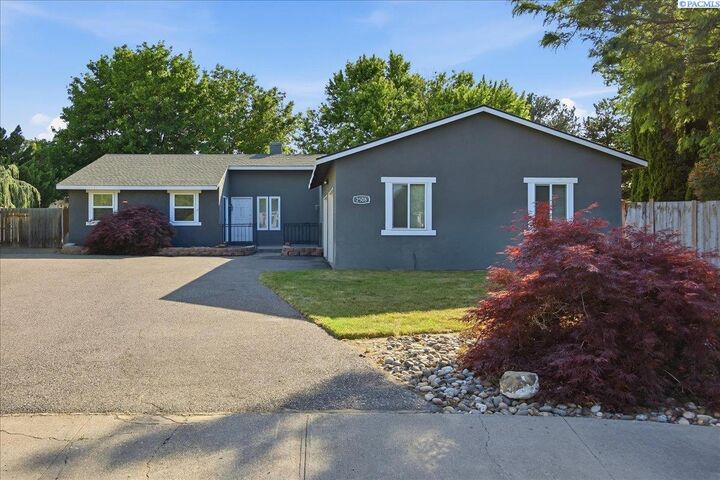 Property Photo: 2508 S Edison Pl WA 99338