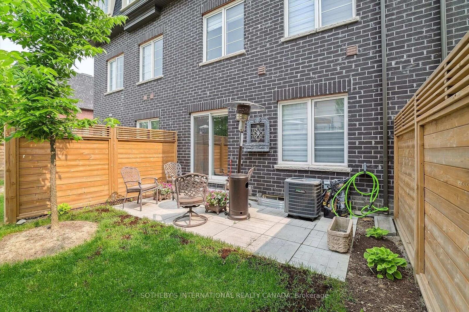 Property Photo: 12 Deep River Lane S ON L4C 5S4