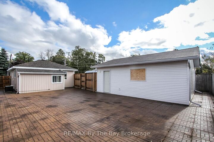 24 Glenwood Drive — photo 1