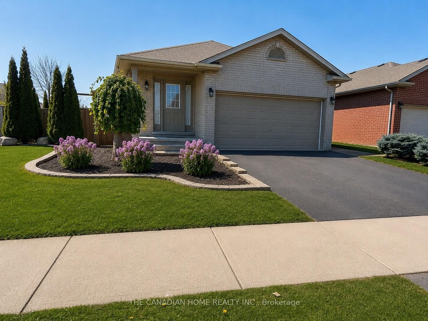 Property Photo: 2842 Meadowgate Boulevard ON N6M 1L4