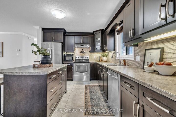 Property Photo: 712 Blackacres Boulevard ON N6G 0J1