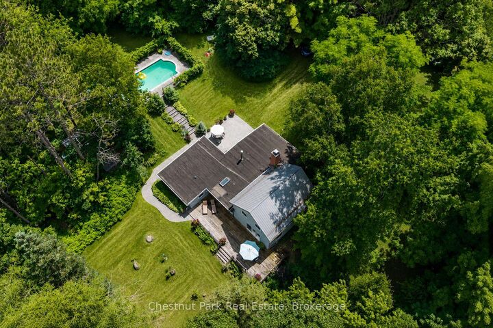 838151 4th Line E — photo 1
