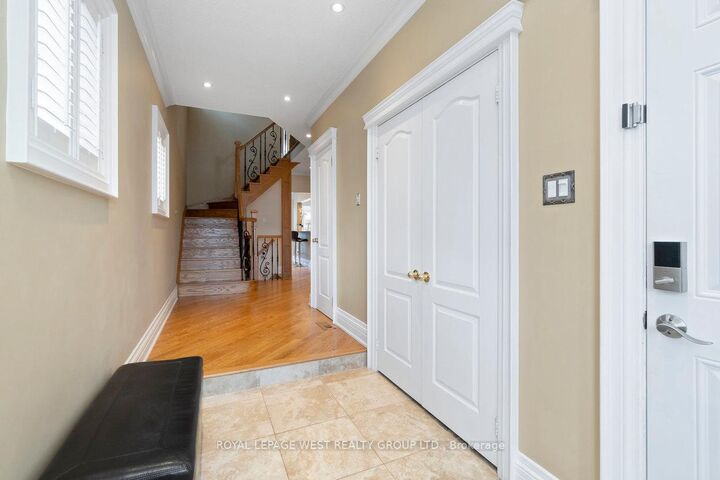 Property Photo: 859 Mays Crescent ON L5V 2J1