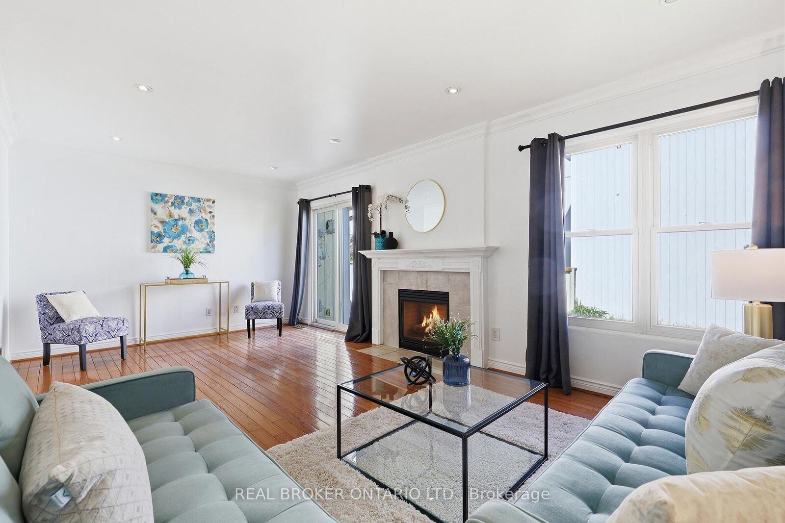 Property Photo: 22 Bent Oak Circle 22 ON L5N 4J2