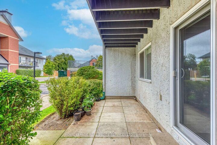 Property Photo:  1450 Glen Abbey Gate 911  ON L6M 2V7 