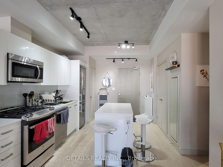 Property Photo: 224 Lyon Street N 812 ON K1R 5V9