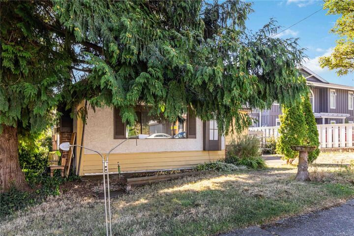 Property Photo: 1415 Lang St BC V8T 2S6