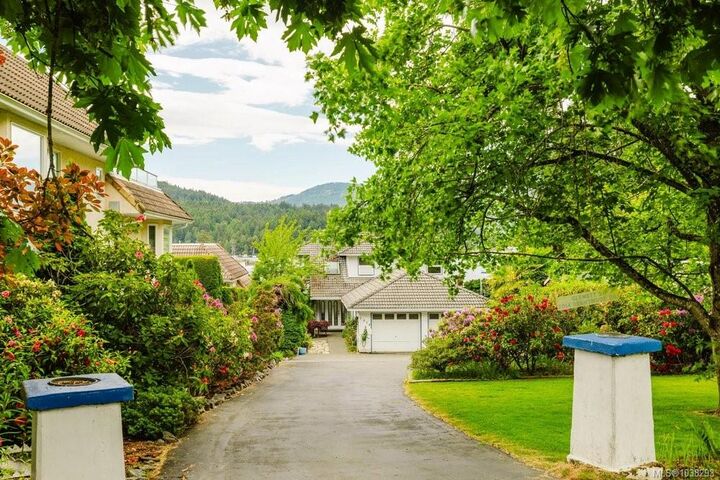 Property Photo: 7014 Brentwood Dr BC V8M 1B4