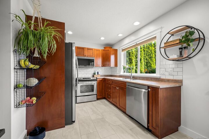 Property Photo: 836 Tracker Pl BC V9M 4E8