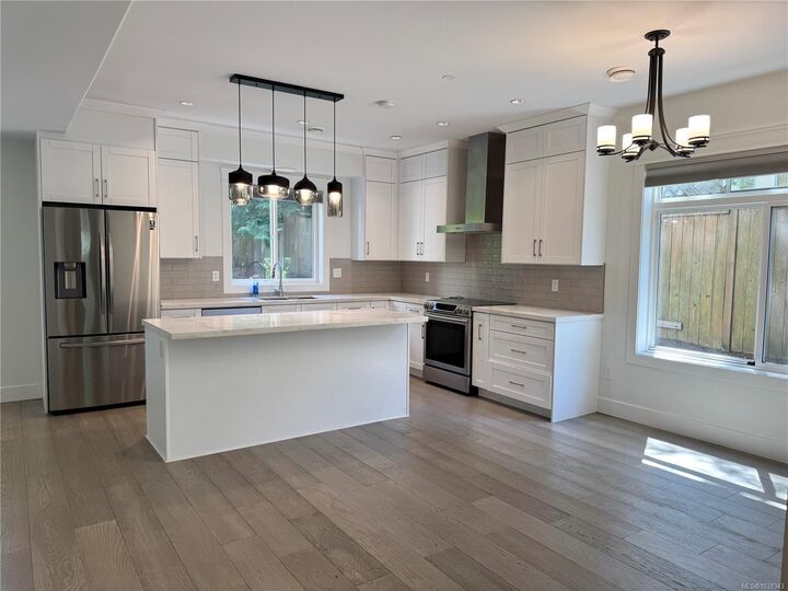 Property Photo: 5160 Hammond Bay Rd #105 BC V9T 5B5