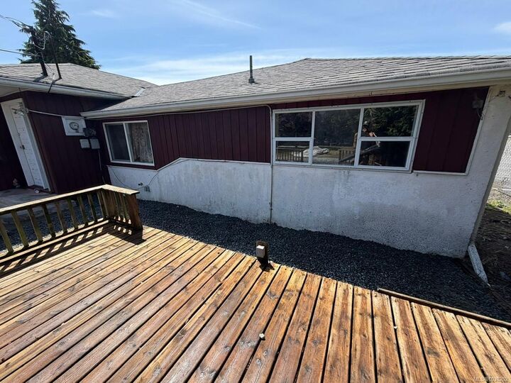 Property Photo: 5810 Alderlea St BC V0R 1R0