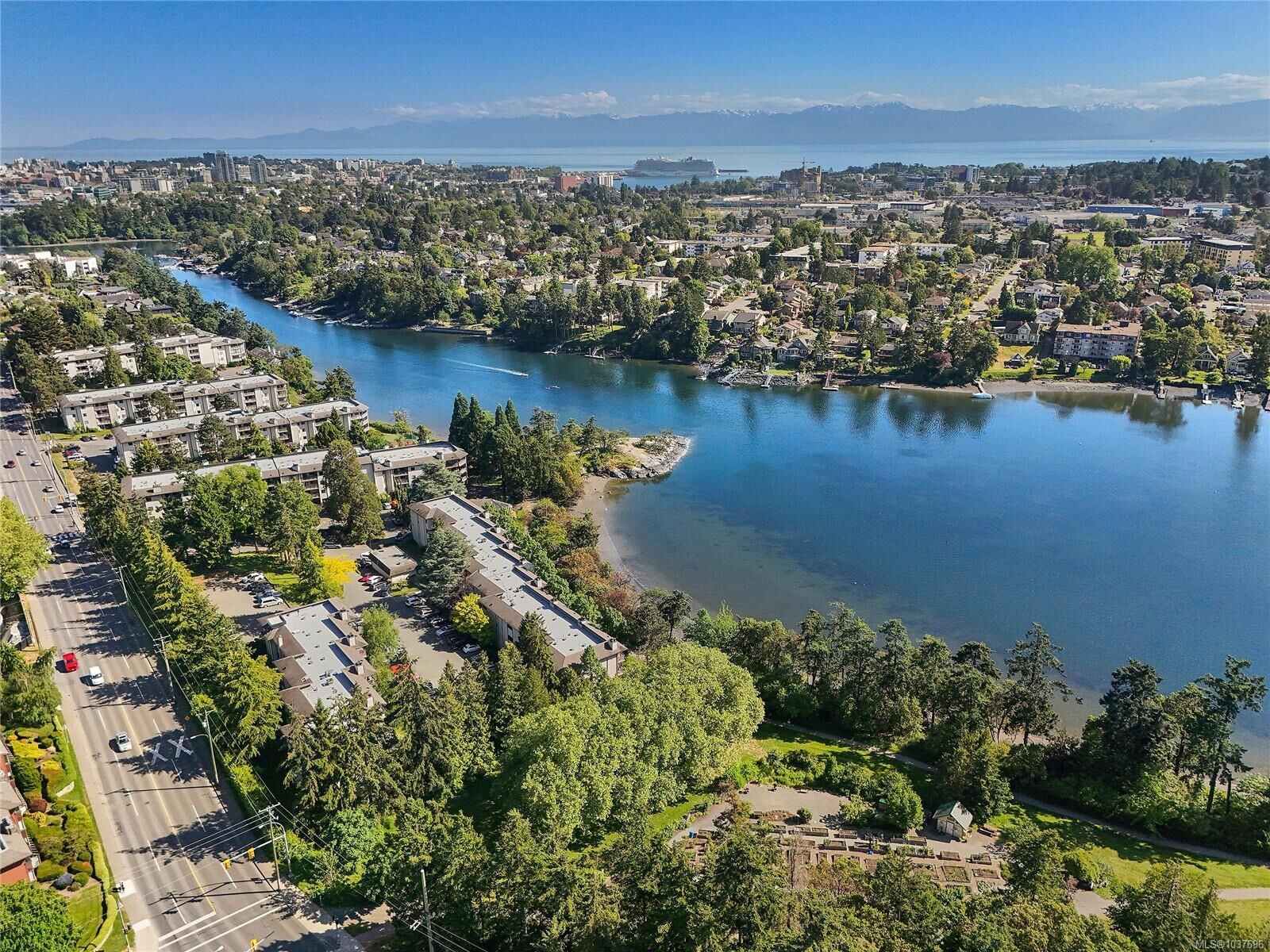 Property Photo:  75 Gorge Rd W 102  BC V9A 7A9 