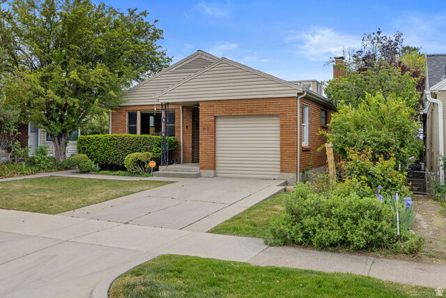 Property Photo: 270 E 11th Ave N UT 84103