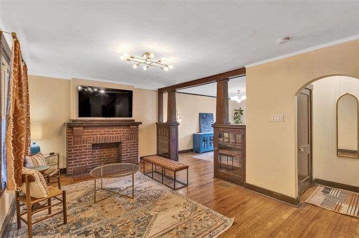 Property Photo:  2002 Lacrosse St  PA 15218 
