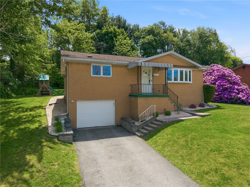 Property Photo:  551 Hickory Dr  PA 15601 