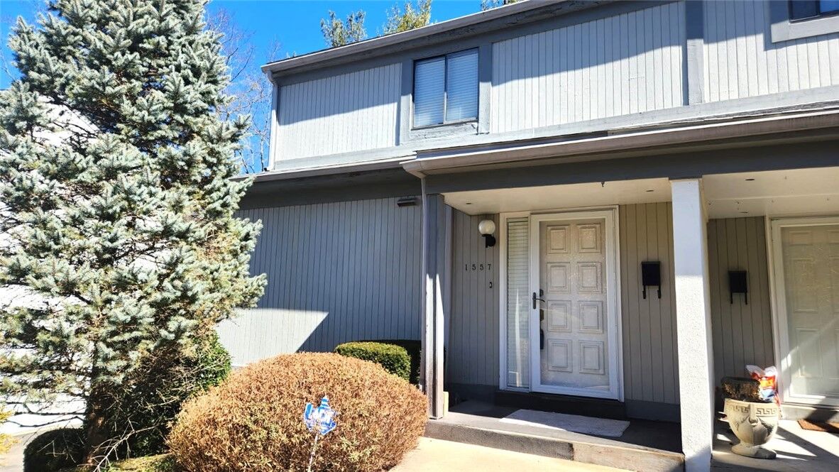 Property Photo: 1557 Pinehurst PA 15241
