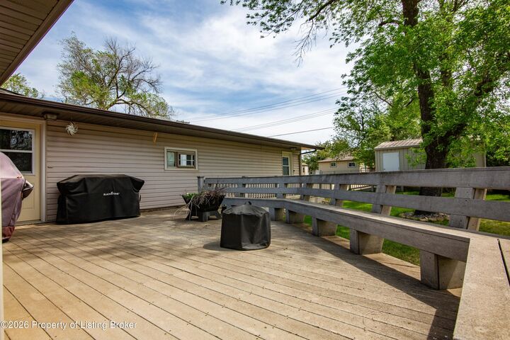 Property Photo: 309 1st Avenue SW ND 58623