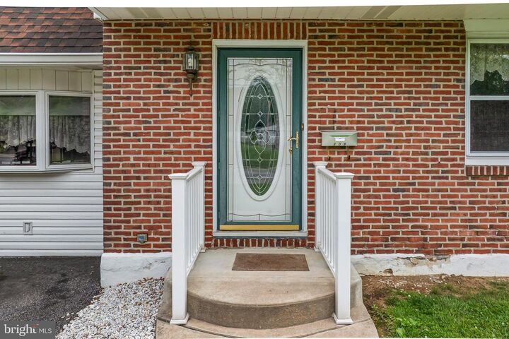 Property Photo:  309 Hastings Avenue  PA 19086 