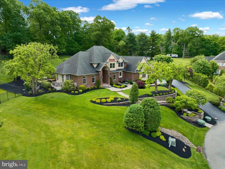 Property Photo:  212 Hillview Circle  PA 19533 