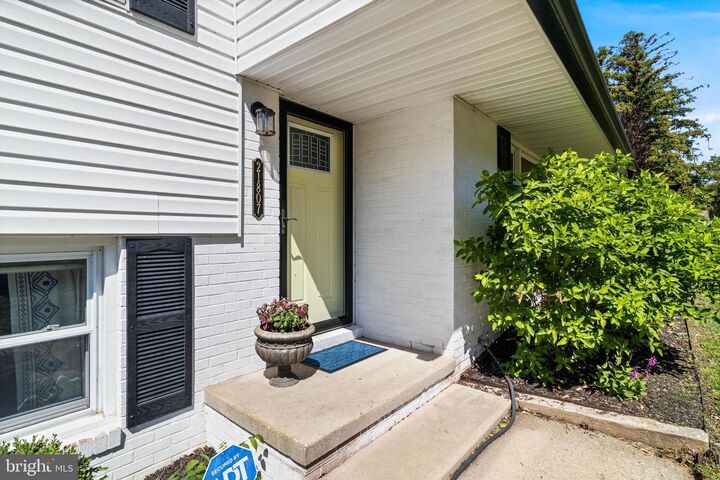 Property Photo:  21807 Potomac View Drive  MD 20650 