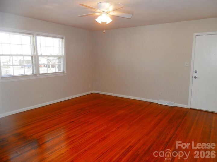 Property Photo:  815 Echo Glen Road  NC 28213 