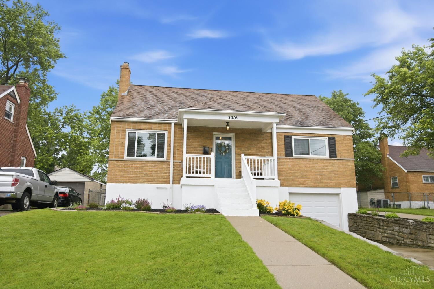 Property Photo:  3016 Crestmoor Lane  OH 45238 