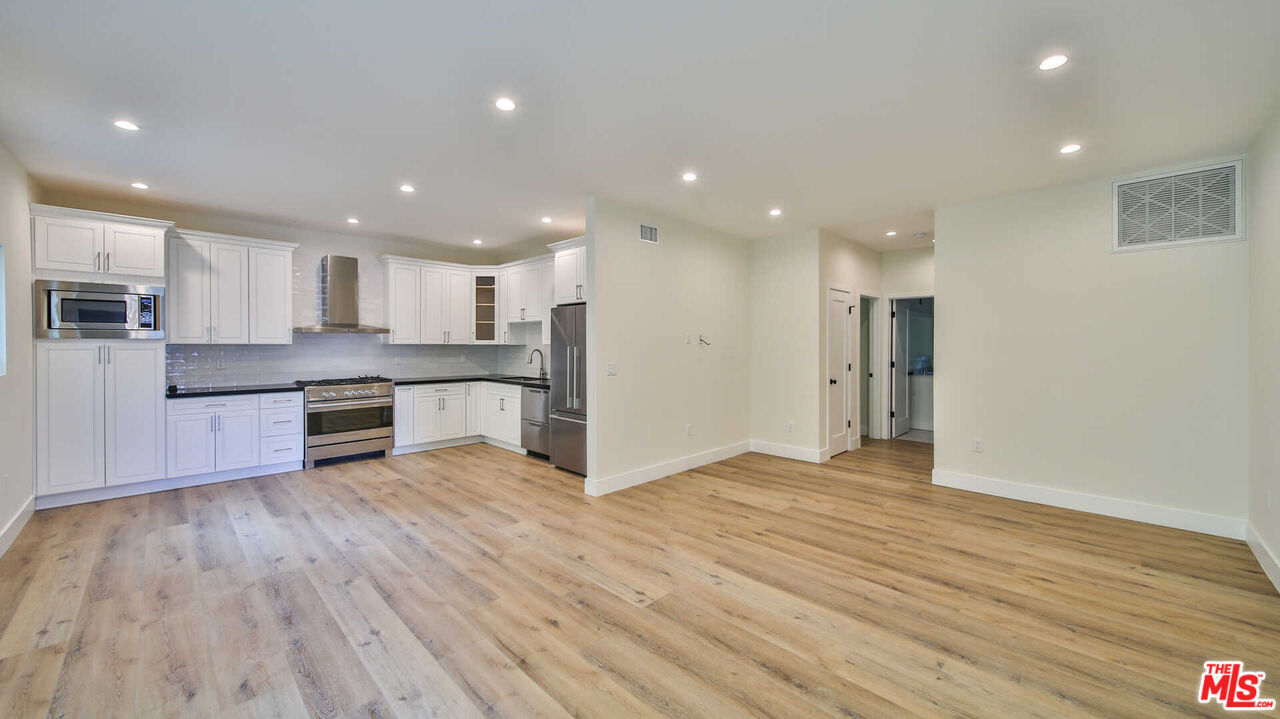 Property Photo: 845 1/2 N Alfred St CA 90069