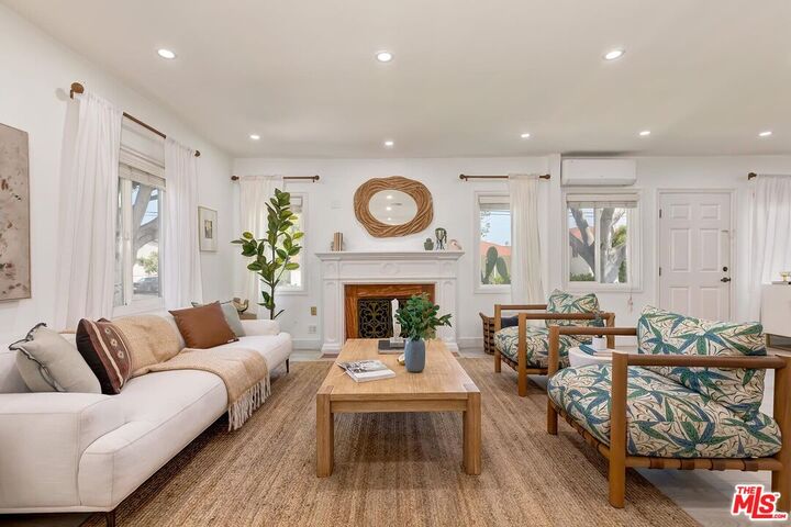 Property Photo: 1060 22nd St CA 90403