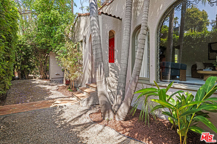 Property Photo:  830 Robinson St  CA 90026 
