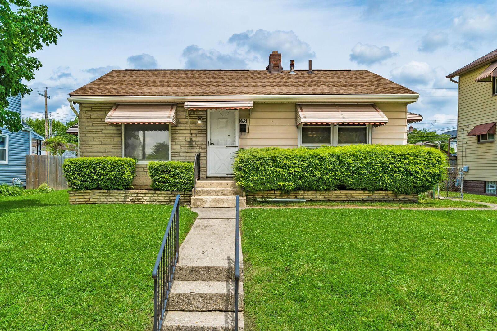 Property Photo: 672 E Mithoff Street OH 43206