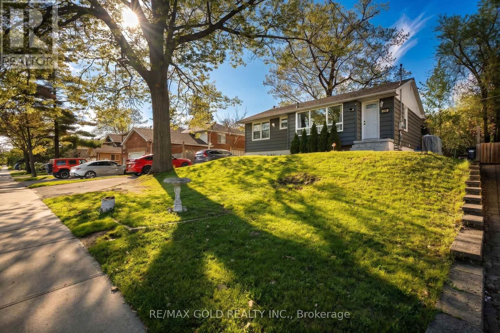 Property Photo:  246 Edgehill Drive  ON L4N 7W9 