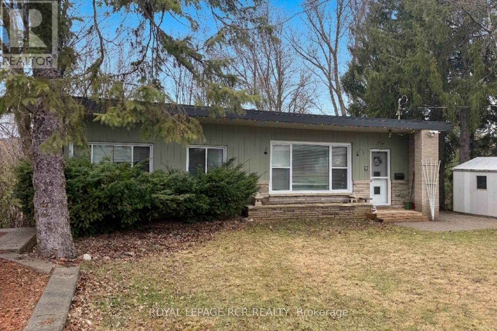 Property Photo: 7 Hilltop Drive Upper ON L7C 1K7